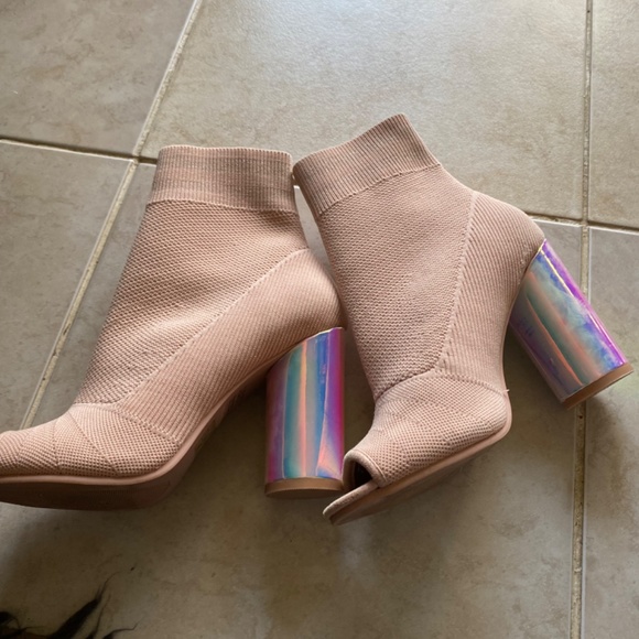 CALL IT SPRING - Picture 9 of 10